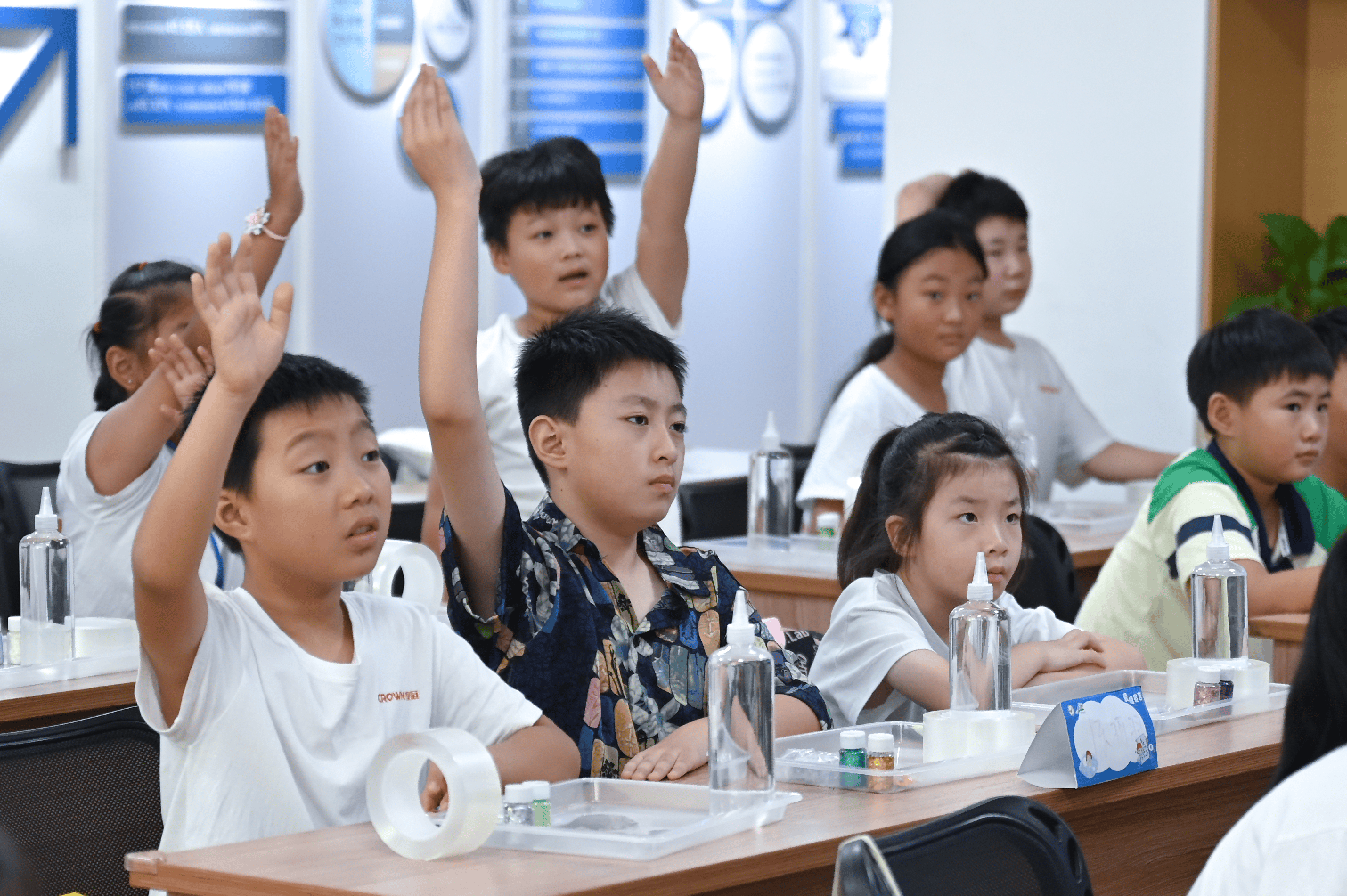皇冠新材“胶”出不一样的朋友