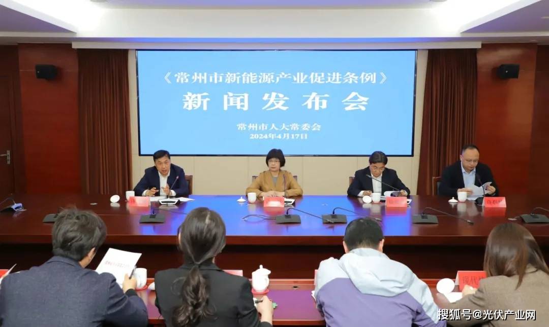 “出圈”的新能源之都，“狂飙”的光伏！