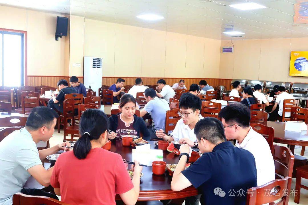 “浓浓的家味道！”化州长者饭堂吃出新花样、新感情