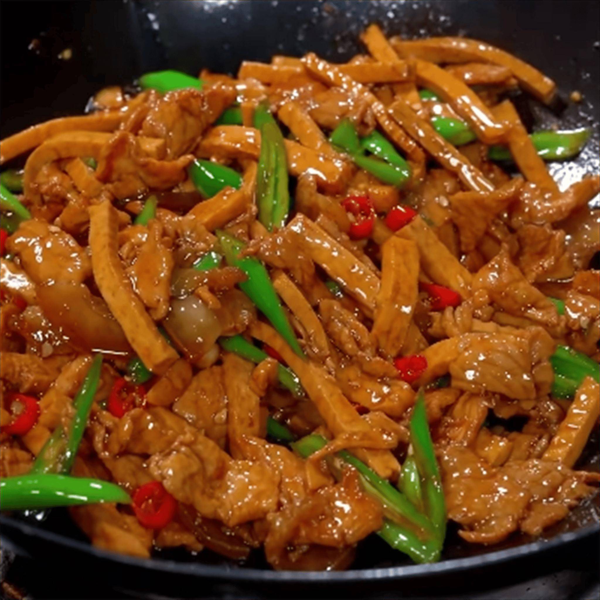 炒猪肉片怎么炒嫩又好吃？香干炒肉片，鲜香浓郁，好吃又下饭