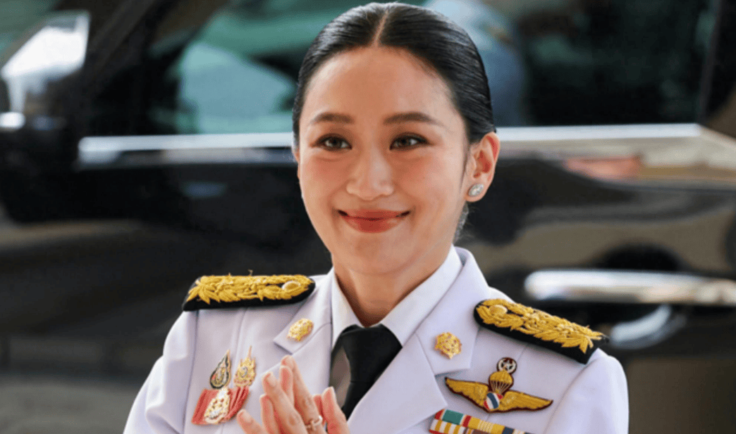 泰国局势突变，为家族背水一战，佩通坦拒绝辞职，父亲或再次坐牢