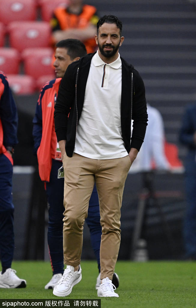 曼联中场大洗牌：卡塞米罗与乌加特即将离队，鲁本·内维斯成冬窗引援目标！