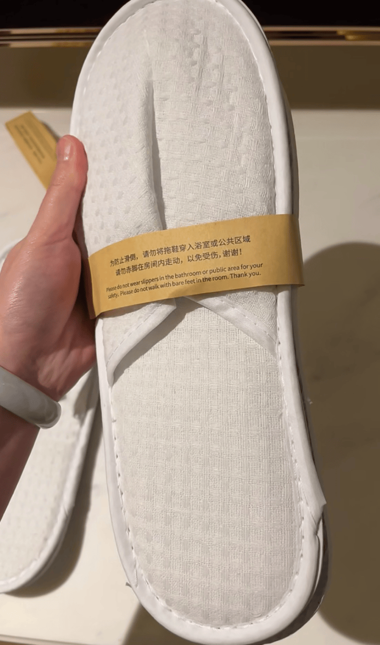 常州一万豪酒店被曝拖鞋系回收后重复使用，卫监所介入调查