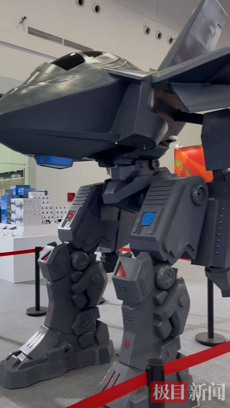 弹出福建舰，变身“机器人”！歼-35战机机甲重磅亮相