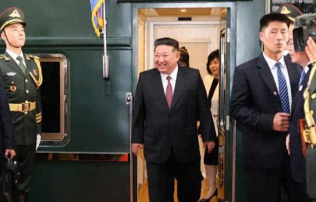 朝外相飞抵中国,有2件事要办!金正恩在阅兵前打出关键牌