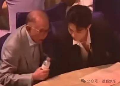 这场晚会台下简直是追星现场，名场面太多了吧？