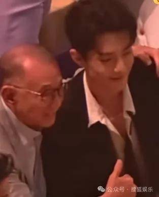 这场晚会台下简直是追星现场，名场面太多了吧？