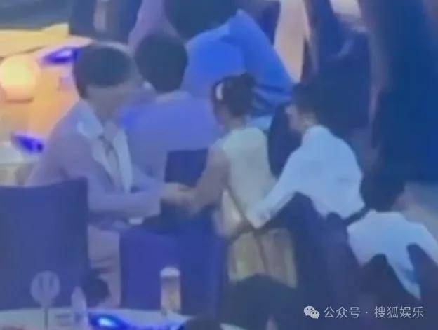 这场晚会台下简直是追星现场，名场面太多了吧？