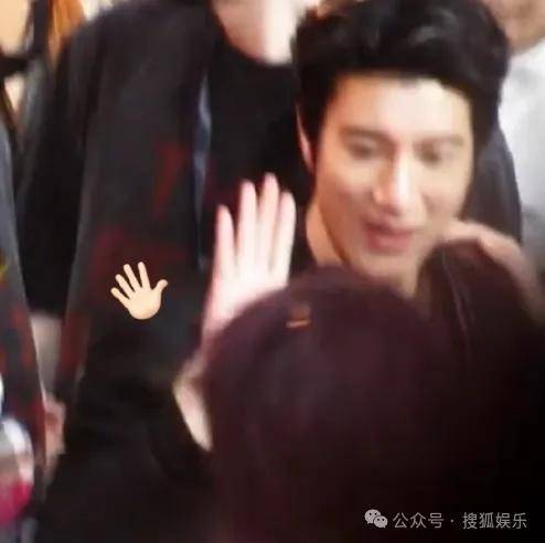 这场晚会台下简直是追星现场，名场面太多了吧？