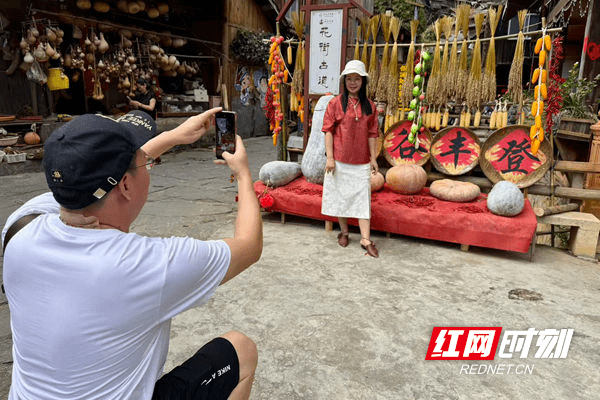 通道芋头古侗寨:“晒秋”“丰”景引客来