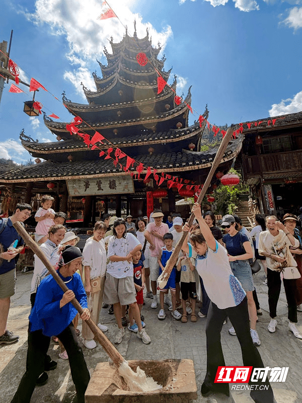 通道芋头古侗寨:“晒秋”“丰”景引客来