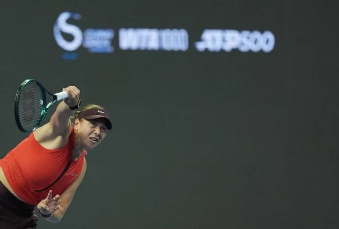 阿尼西莫娃涅槃重生 中网再次爆满见证新冠军诞生