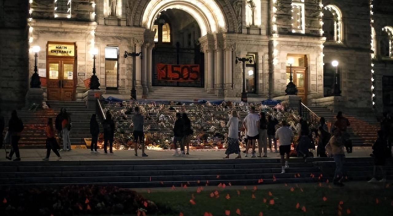 联合国上演罕见一幕，中方代表与7国激烈对峙，麦克风外交要不得