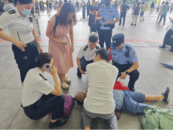 跪地救人夫妇找到了!系广东省人民医院“护师侠侣”