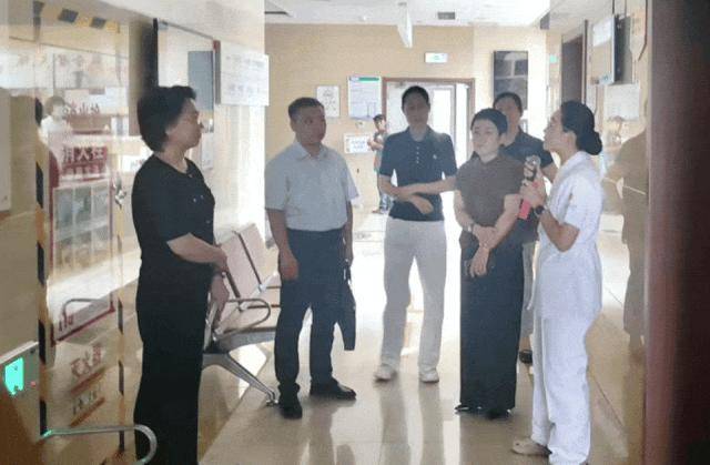 “大医院专家来了，我们在社区看病，也更放心了”